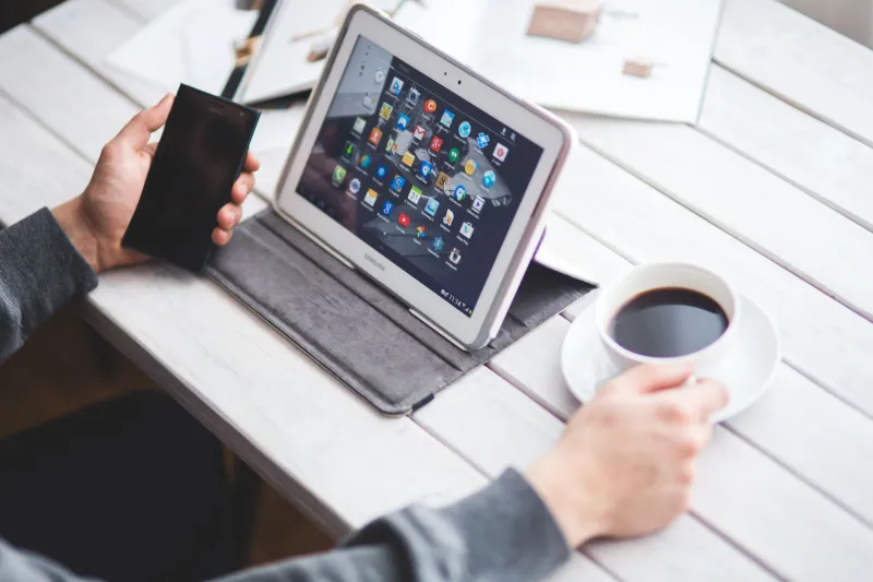 One Peek, One Hundred Dollars: The Real Cost of Checking Your Casino App Between Tasks